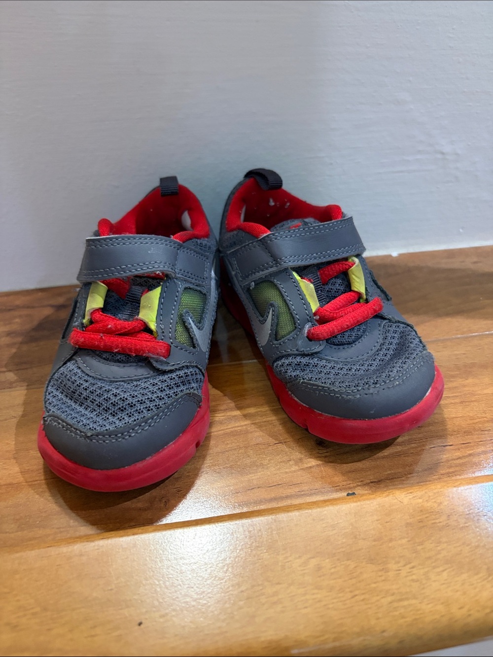 Nike Free Baby / Kids Athletic Sneakers - Gray & Red